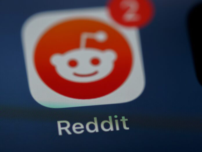 Reddit logo.